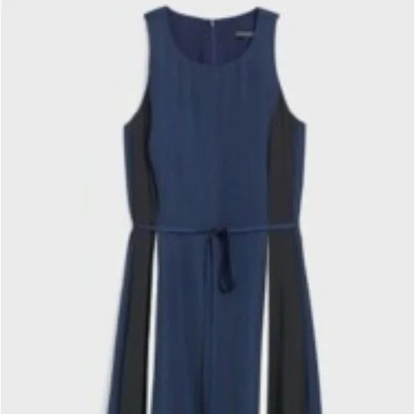 Banana Republic silk long dress, size 4, blue,black and white. Very elegant! Banana Republic silk long dress, size 4, blue,black and white. Very elegant!